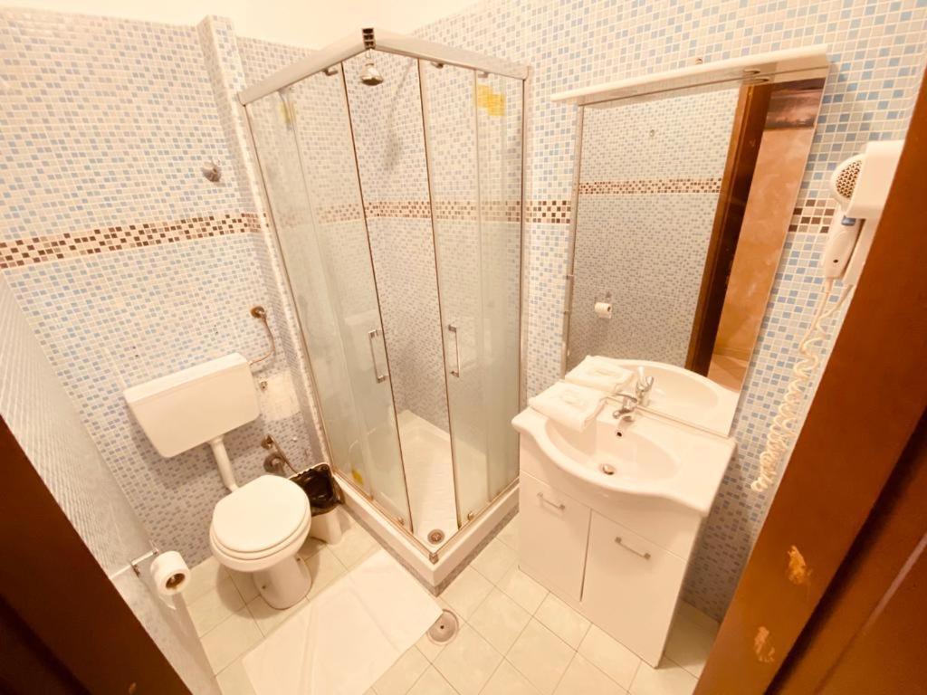 Botel Inn روما المظهر الخارجي الصورة