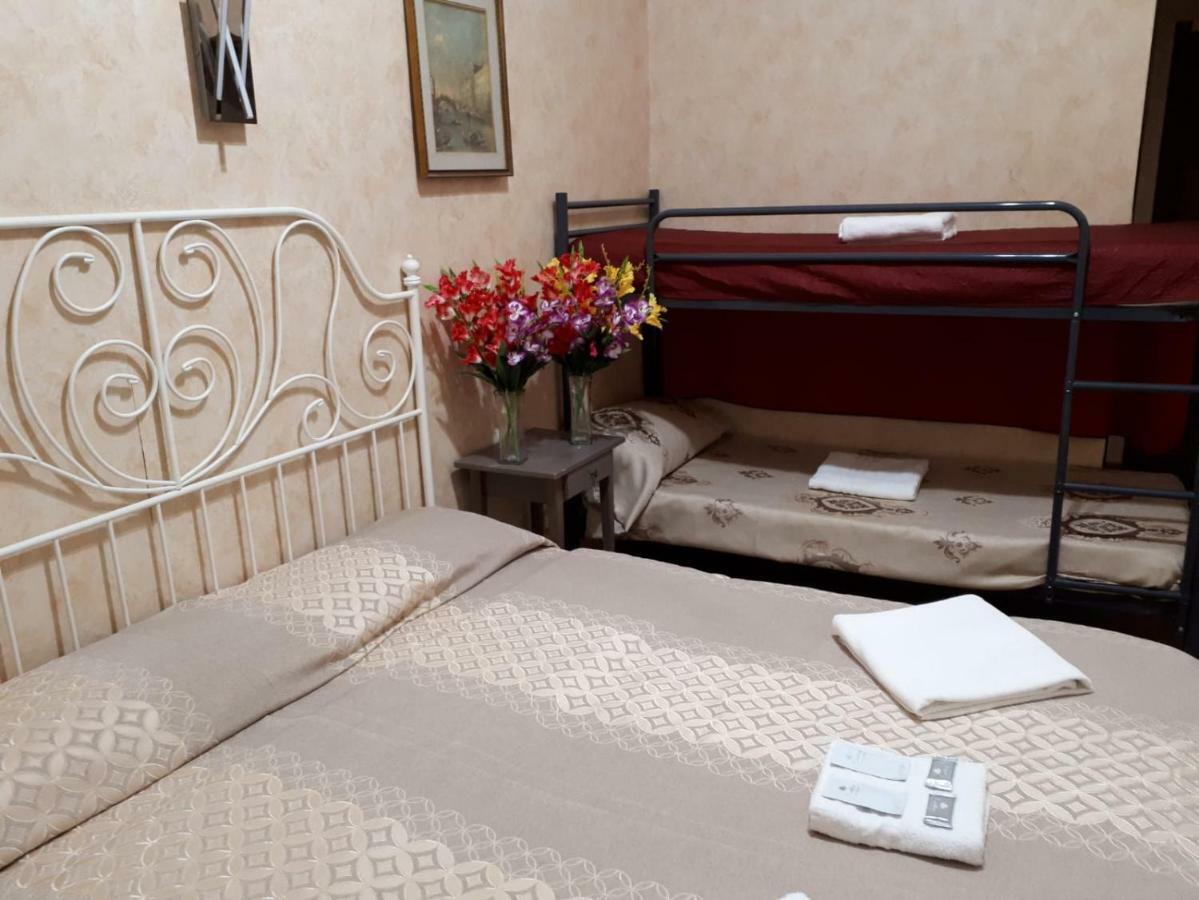 Botel Inn روما المظهر الخارجي الصورة